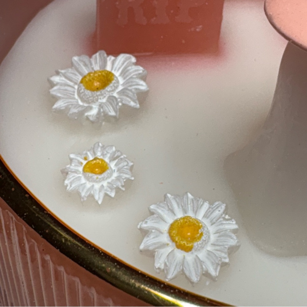 Cupcakes & Cashmere Pastel Pink Halloween Ghost Daisy Grave Stone 3 Wick Candle - Picture 10 of 12